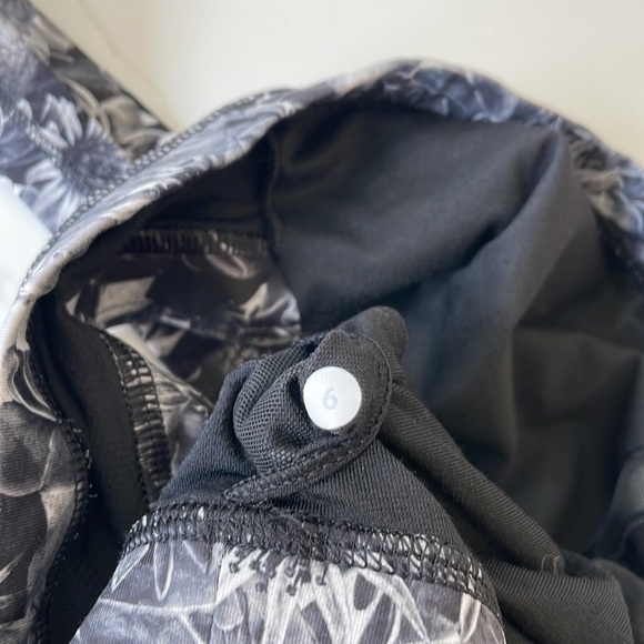 LULULEMON Rest Less tank size 6 grey built in bra floral - Picture 7 of 7
